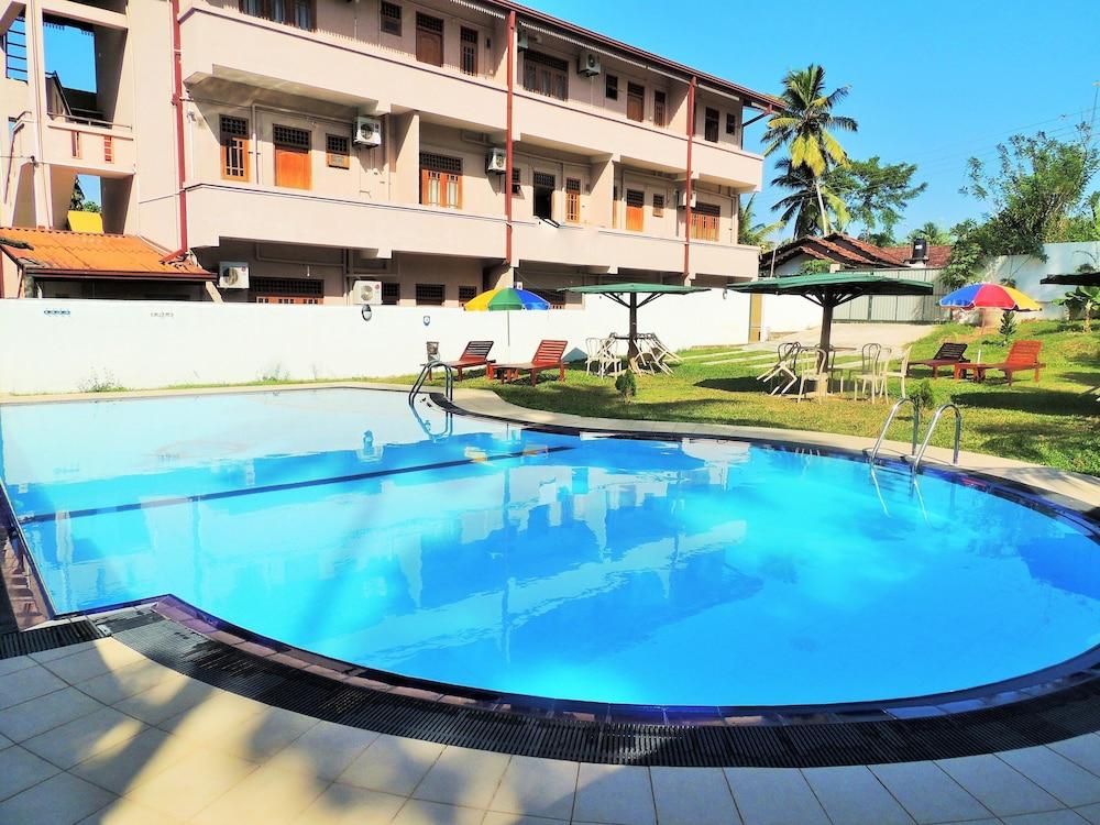 Airport Green View Resort Andiambalama Extérieur photo