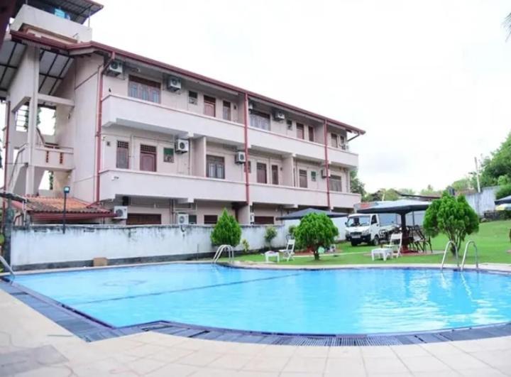 Airport Green View Resort Andiambalama Extérieur photo
