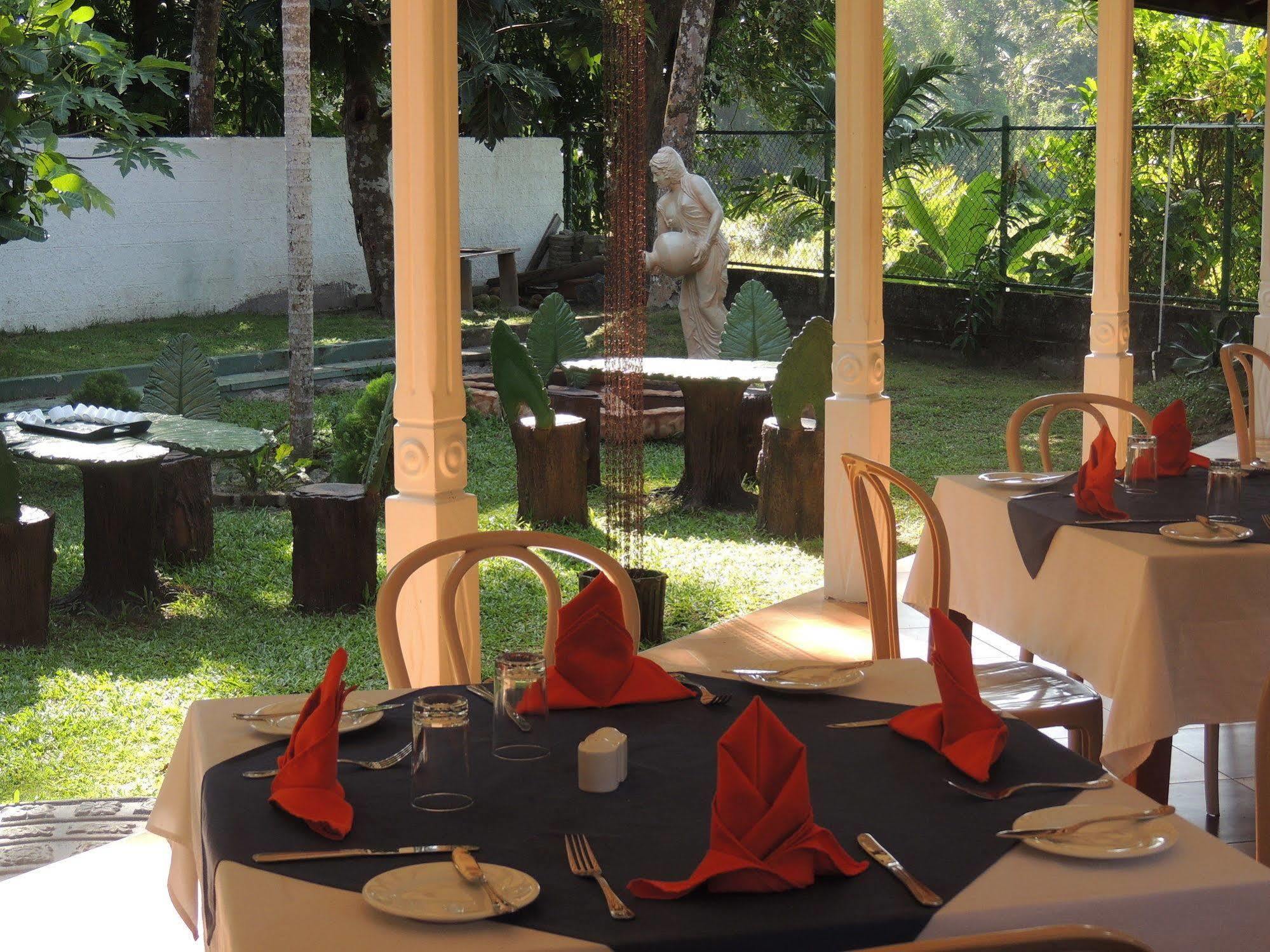Airport Green View Resort Andiambalama Extérieur photo