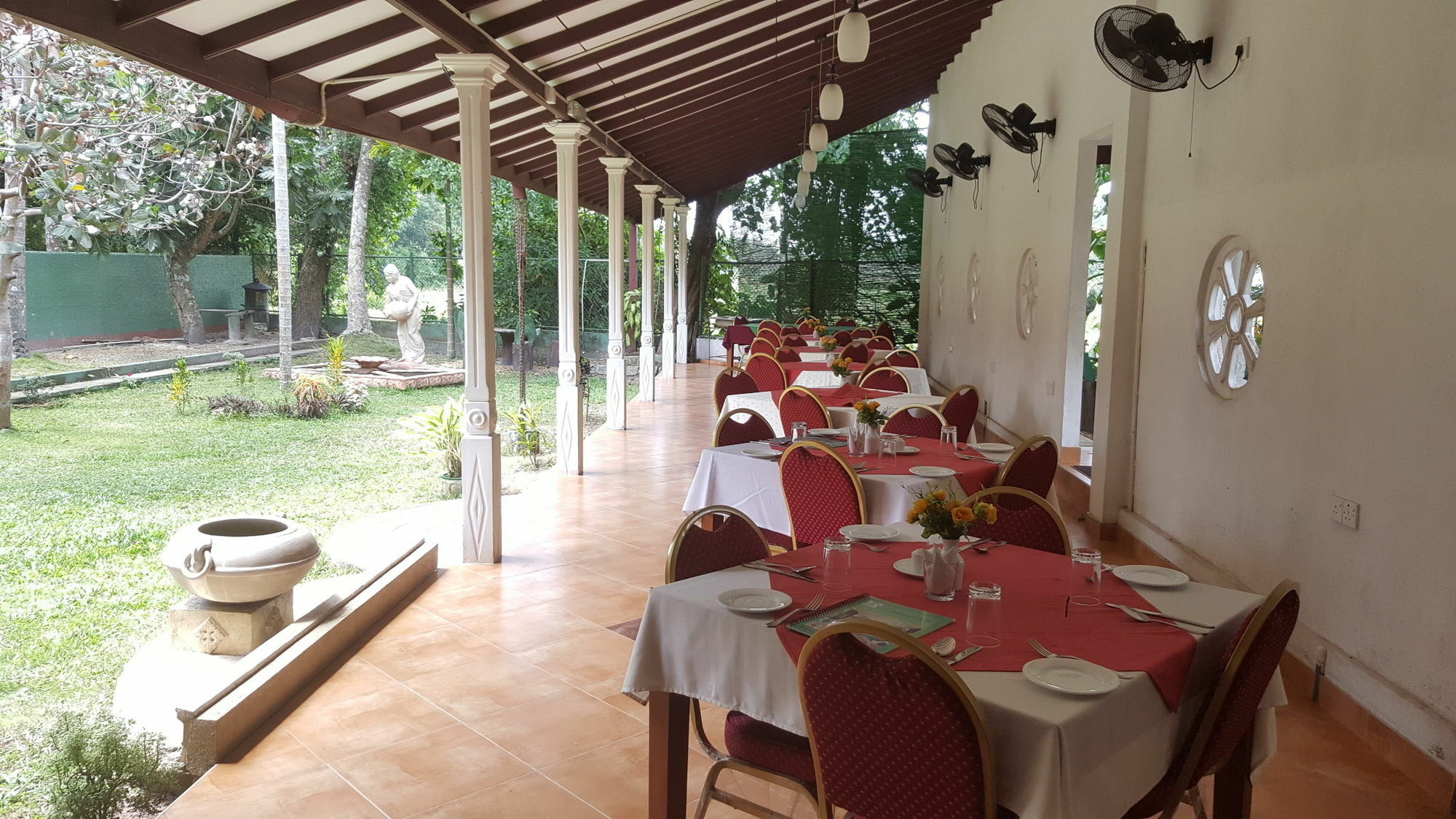 Airport Green View Resort Andiambalama Extérieur photo