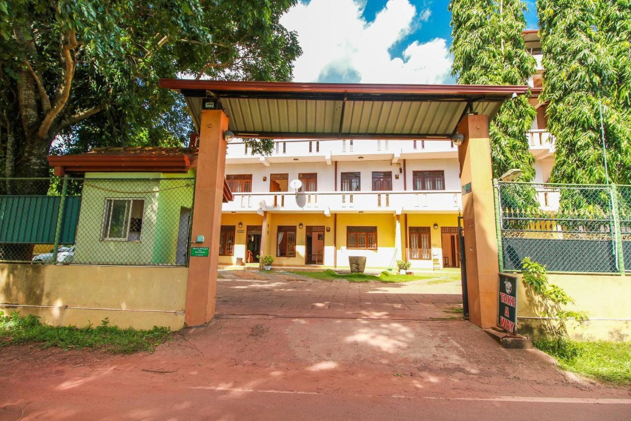 Airport Green View Resort Andiambalama Extérieur photo